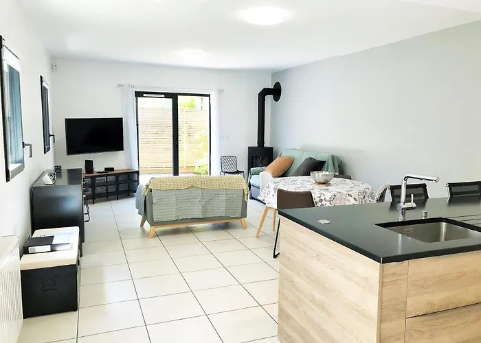 7 Maison Mitoyenne Moderne Quartier Aiguillon 빌라 *